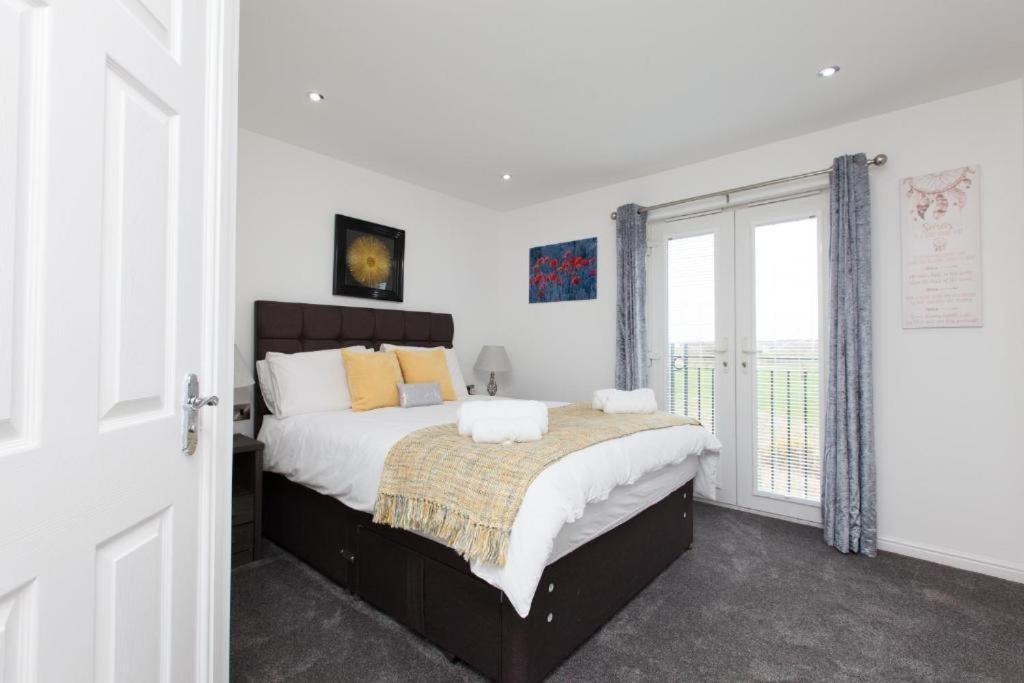 Ferienwohnung Super Prime Park View Duloch By Tba Dunfermline Exterior foto